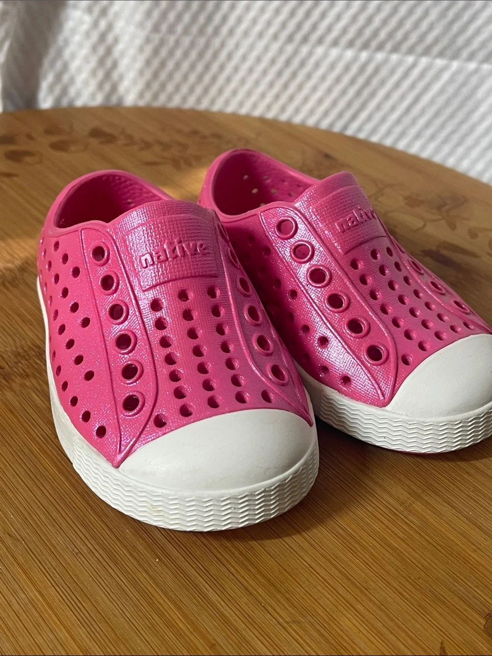 Native Kids Jefferson Pink Perforated Slip-On sandals toddler size 4